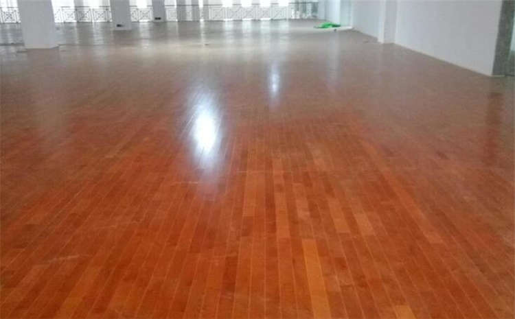 硬木企口籃球場木地板多少錢一平米?