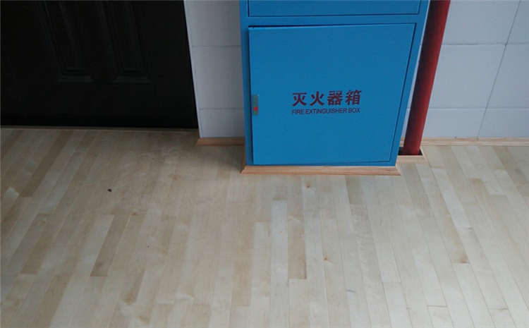 俄勒岡松體育運(yùn)動(dòng)地板怎么翻新?